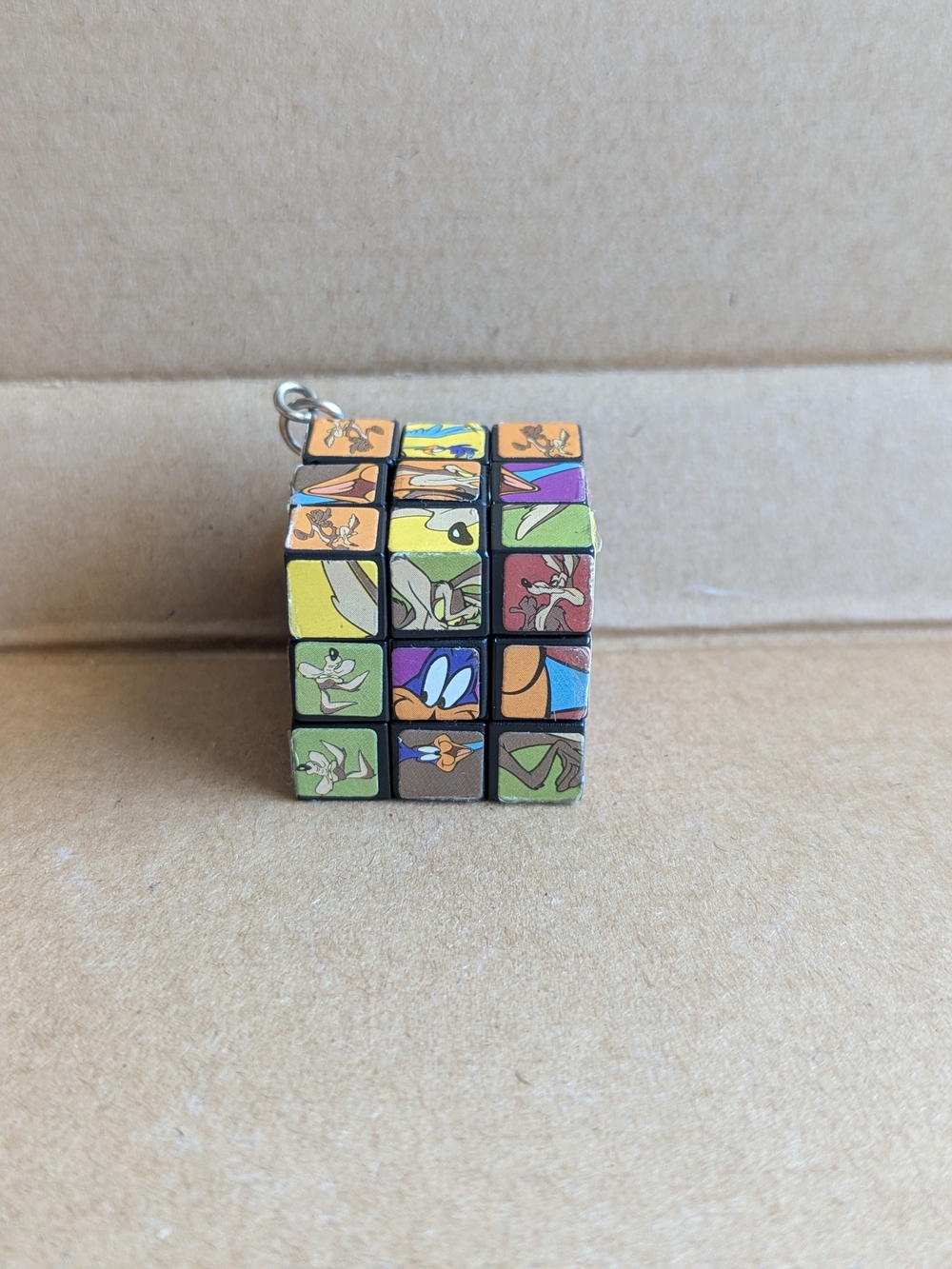 VTG Looney Tunes Road Runner Wile E Coyote Mini Magic Puzzle Cube Keychain 90s